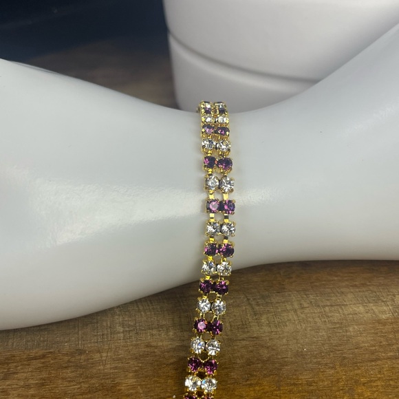 Vintage 1970's Rhinestone bracelet. Amethyst and Diamond look. 7" in length - Picture 4 of 7